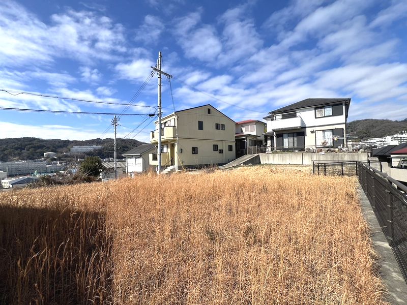 DEMO-01 ■3沿線利用可能ですので、通勤・通学に便利な立地です。
■お買い物施設や公園・小学校まで徒歩6分以内。

◆建築条件はございません
◆眺望良好
◆有効敷地面積：50.55坪※現況仮測量
◆現況更地