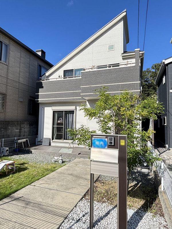 DEMO-01 ■2019年2月建築
■太陽光発電システム付き
■駐車2台可能（車種による制限有）
■エコキュート付き
■WIC・床下収納があり収納充実
■土地面積：174.15㎡
■建物面積：103.51㎡