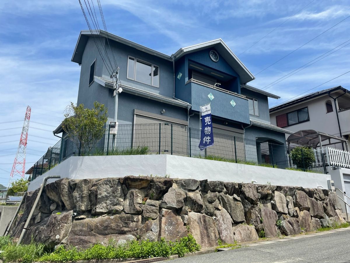 DEMO-01 ■2023年4月リフォーム済
■閑静な住宅地
■南西角地、陽当たり良好な2階建
■1階LDKには床暖房あり
■2階には約18.5帖の洋室+ウォークインクローゼット、ロフト

【リフォーム済（2023年4月）】
 ・間取り変更
 ・キッチン新調（食器洗浄乾燥機付き）
 ・洗面化粧台新調
 ・給湯器新調
 ・外構部分塗装、防水工事 など