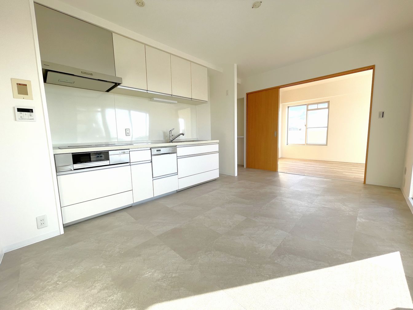 DEMO-01 最上階南東角住戸
JR「西宮」駅まで徒歩4分
9階建の最上階・南東角住戸につき眺望・通風・陽当たり良好
南・東の2面バルコニー(15.54㎡)
3沿線利用可能
JR東海道本線「西宮」駅まで徒歩4分
阪神本線「西宮」駅まで徒歩9分
阪急今津線「今津」駅まで徒歩10分
オートロックあり
フレンテ西宮まで徒歩4分と毎日のお買い物に便利な立地
リフォーム済み(2025年12月)
・ユニットバス新調
・洗面化粧台新調
・トイレ新調
・クロス張替 など