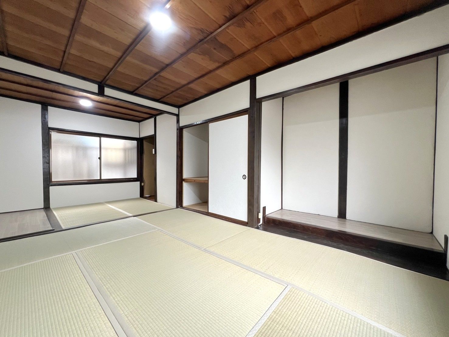 DEMO-01 3沿線利用可能
・JR東西線「海老江」駅まで徒歩5分
・阪神本線「淀川」駅まで徒歩7分
・大阪メトロ千日前線「野田阪神」駅まで徒歩9分
リフォーム済み(2025年11月)
・ユニットバス新調
・トイレ新調
・洗面台新調
・給湯器新調
・インターホン新調 など
即引渡し可能
生活施設充実
毎日のお買物に便利な立地