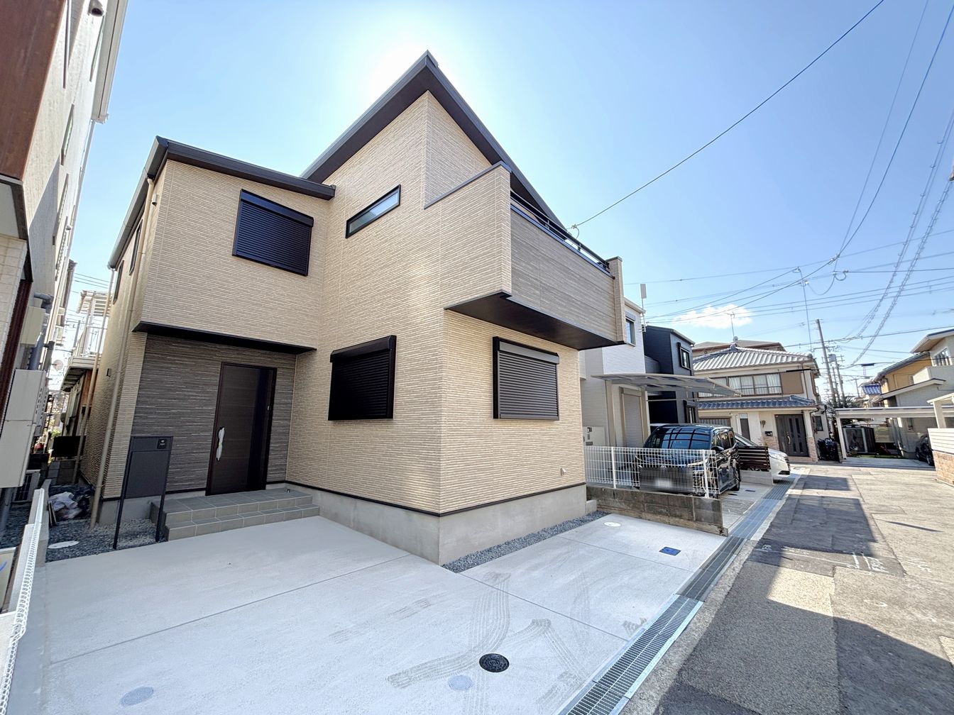 DEMO-01 「ママが喜ぶ家づくり」のマリンホーム施工
「乾太くん」標準装備(リンナイのガス衣類乾燥機)
土地面積:97.87㎡
建物面積:102.91㎡
駐車2台可能(車種による制限有)
2025年11月完成済みの4LDK+WIC
宅配ボックスあり
サッシはペアガラス採用
キッチンは食器洗浄乾燥機や
浄水器付きタッチレス水栓など充実の設備
玄関横の土間収納やパントリー
ウォークインクローゼットなど収納充実
耐震等級3(最高等級の耐震性能)
長期優良住宅