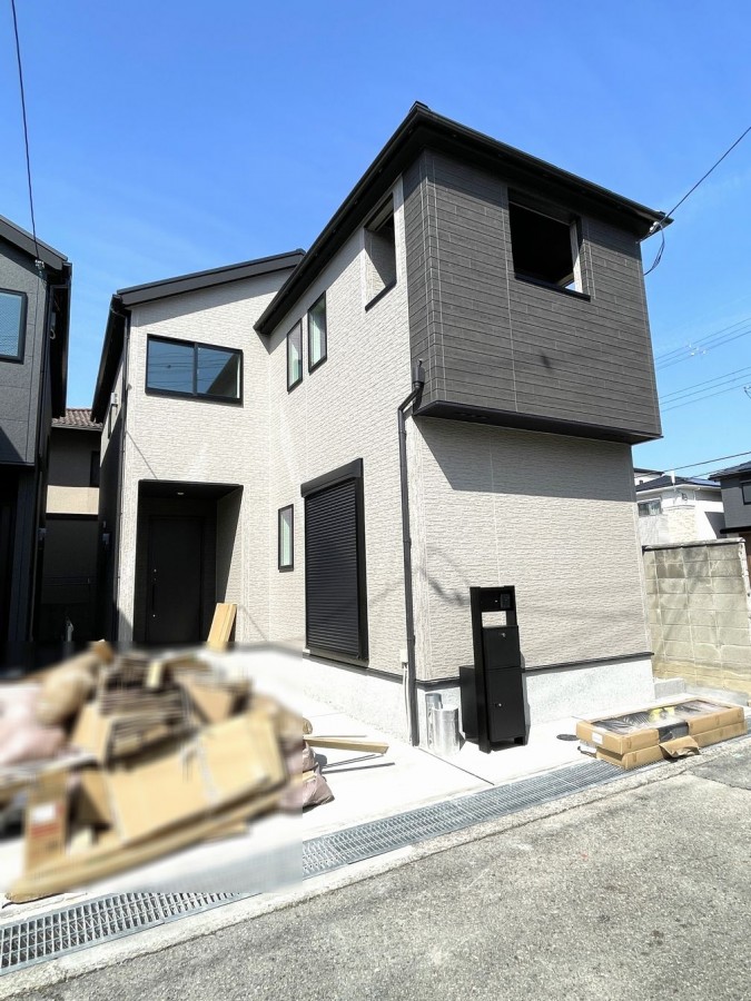 阪急神戸線・伊丹線「塚口」駅まで徒歩13分
駐車スペースあり(車種による制限有)
2026年4月完成
長期優良住宅
床暖房・食器洗浄乾燥機など充実の設備
雨でも安心のインナーバルコニー
複層ガラス採用
外壁はサイディング張り
スーパー・ドラッグストアが徒歩5分以内にあり、
毎日のお買物に便利な立地
<おすすめポイント>
・リモートワークに使えるフリースペース
・パントリーやWICがあり収納充実
・主寝室は約9.8帖