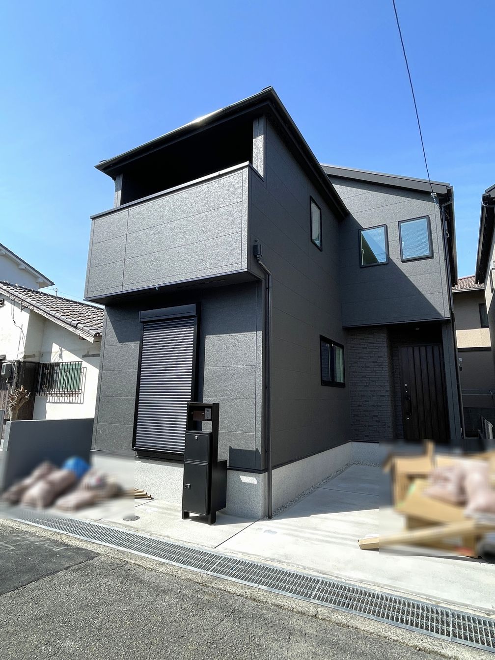 DEMO-01 阪急神戸線・伊丹線「塚口」駅まで徒歩13分
駐車スペースあり(車種による制限有)
2026年4月完成
長期優良住宅
床暖房・食器洗浄乾燥機など充実の設備
雨でも安心のインナーバルコニー
複層ガラス採用
外壁はサイディング張り
スーパー・ドラッグストアが徒歩5分以内にあり、
毎日のお買物に便利な立地
<おすすめポイント>
・3面採光のリビング
・2LDK+サービスルーム2部屋