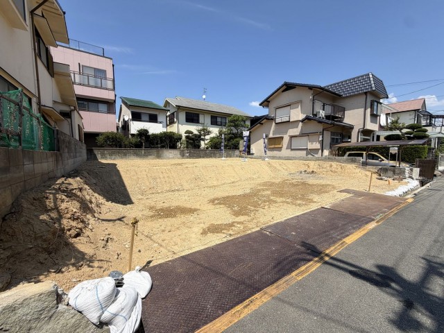 DEMO-01 建築条件はございませんので、
お好きなハウスメーカー・工務店で建築可能です。
阪急今津線「小林」駅まで徒歩15分
南向きの整形地
土地面積:102.17㎡(30.9坪)
現況更地
南側公道幅員約4.6mに接道
間口:約6.6m